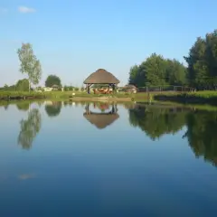Łowisko pod dębową beczką - idealne miejsce na wędkowanie i relaks