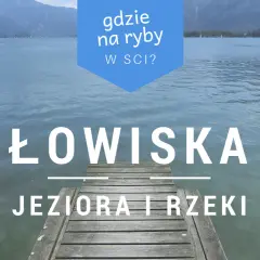 Drewniany pomost na spokojnym jeziorze z górami w tle. Napisy "ŁOWISKA JEZIORA I RZEKI" i "gdzie na ryby W SCI?".