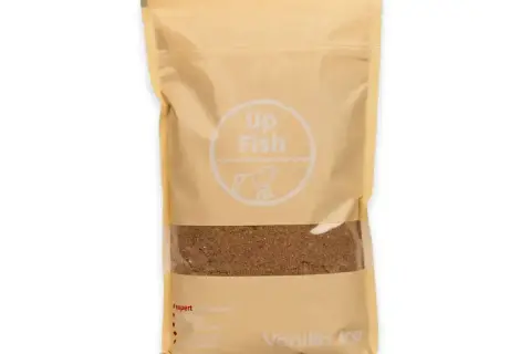 Zanęta na karpie Up Fish Vanilla Ace w beżowym opakowaniu z okienkiem. Idealna na połów karpi.