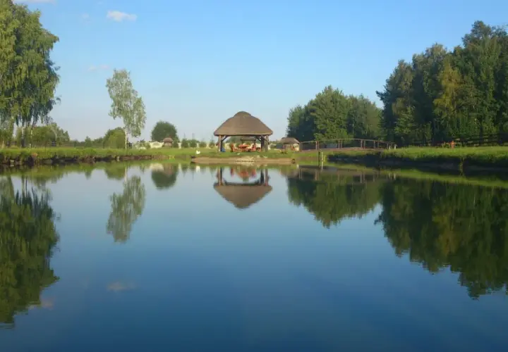 Łowisko pod dębową beczką - idealne miejsce na wędkowanie i relaks