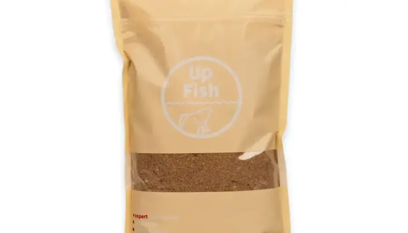 Zanęta na karpie Up Fish Vanilla Ace w beżowym opakowaniu z okienkiem. Idealna na połów karpi.