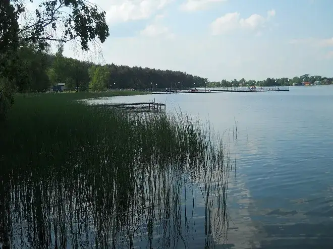 Zdjęcie Jezioro Łukcze - idealne miejsce na wypoczynek i rekreację